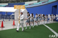 SKE48＆HKT48メンバー入り混じり「メロンジュース」など歌唱！指原利乃新たなコラボに意欲