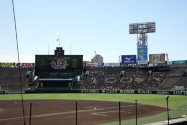 阪神甲子園球場開場100周年へのメッセージを総勢約4,000名が人文字で