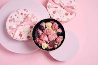 『春の喜び』を彩るメサージュ・ド・ローズのバレンタイン限定ショコラ
