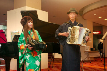 神戸「しあわせの村」、開村35周年を記念した生演奏ミニライブを開催