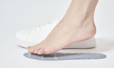 靴下の新しいカタチ「はかないくつした」の男女兼用タイプが登場！Makuakeにて目標金額の780％を達成