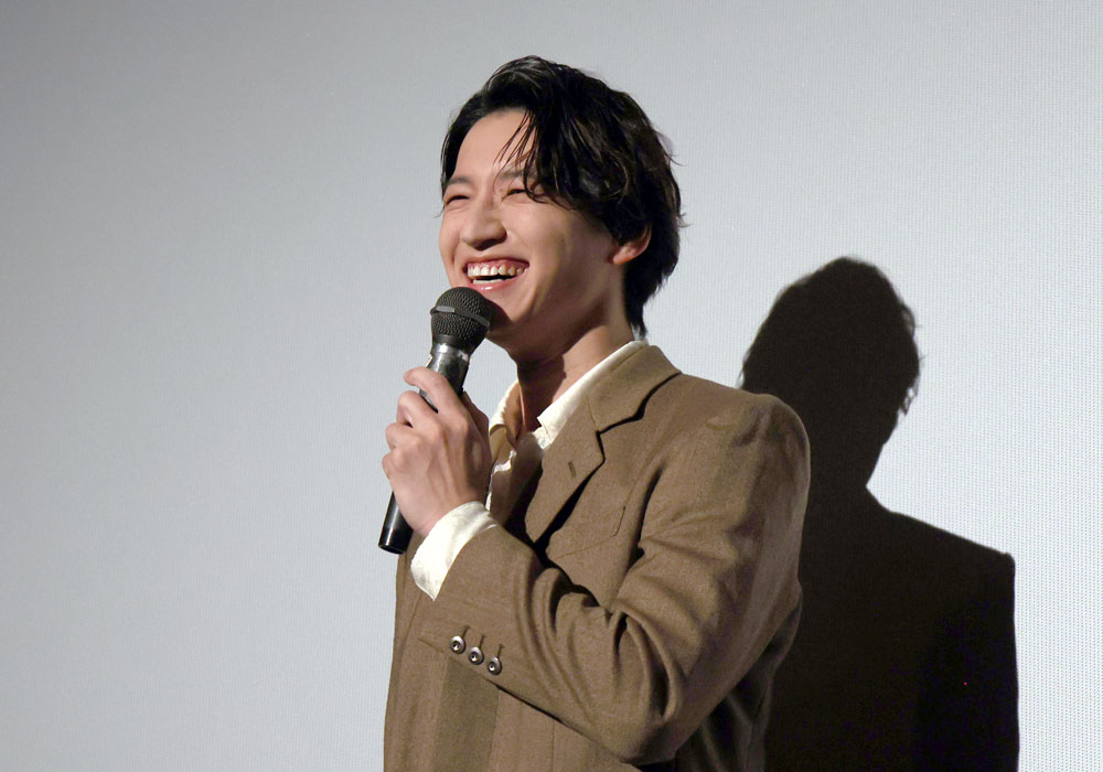 田口淳之介、初日舞台あいさつでまさかの依頼に「こんな風にオファーがくるんですね」と驚き笑顔：マピオンニュースの注目トピック