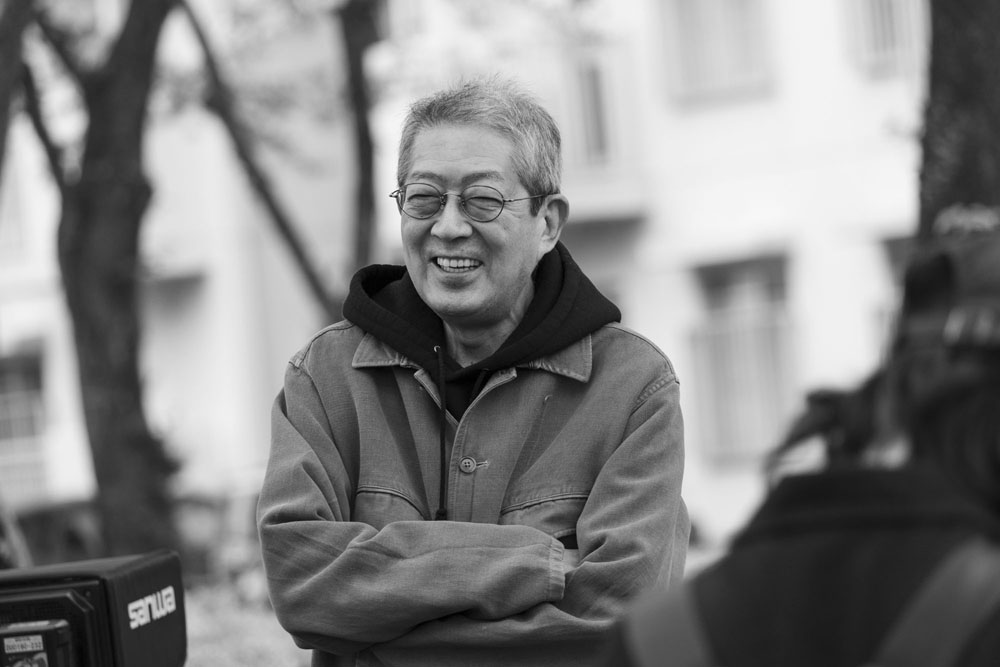 綾野剛、<R18>で魅せる愛されたい願望をこじらせる40代小説家!「役者人生においても唯一無二の体験で…」