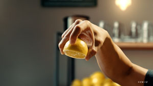 市原隼人、理想のレモンの香りを求め「秘技・南半球しぼり」を編み出す!「必殺技の極意」を伝授したのは宮野真守!?