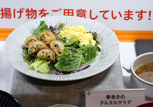 セブン‐イレブン 初めて本格参入する「ブラックフライデー」施策発表！「ブラックフード」6品にフライ半額セール