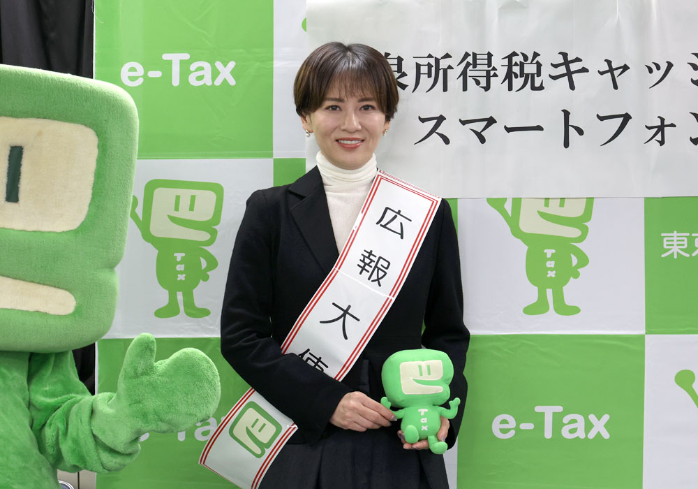 鈴木砂羽 「川崎北税務署」広報大使に！スマホによるキャッシュレス納付体験！歳を重ねて税の使い道を考えだすと…