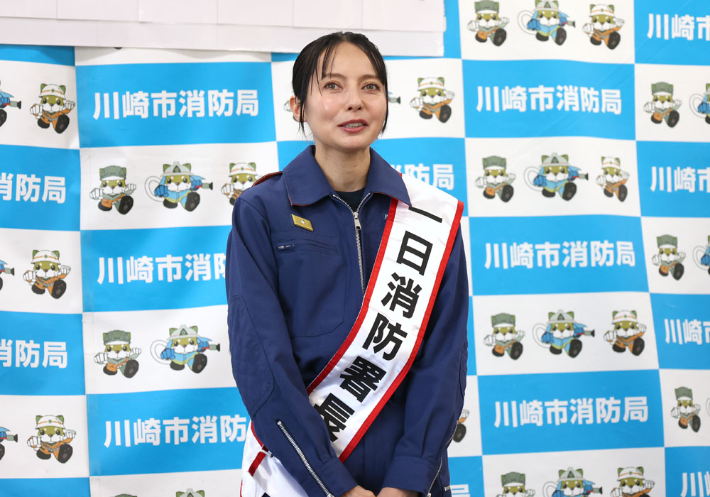 ベッキー 故郷・川崎市宮前区の一日消防署長に感慨！「小さいころイベントとかよく遊びに来てました」署長との秘話も…