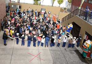 ベッキー 故郷・川崎市宮前区の一日消防署長に感慨！「小さいころイベントとかよく遊びに来てました」署長との秘話も…