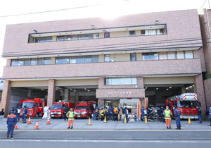 ベッキー 故郷・川崎市宮前区の一日消防署長に感慨！「小さいころイベントとかよく遊びに来てました」署長との秘話も…