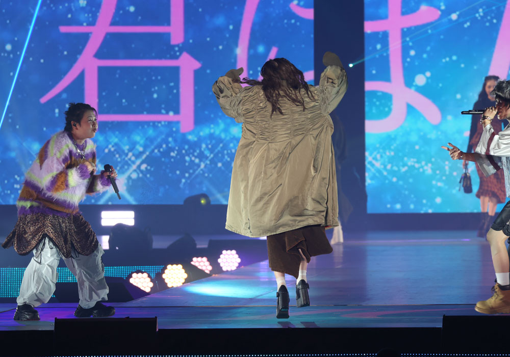 濱岸ひより、MyMとのコラボステージ！音楽に合わせて跳ねるように踊るようにランウェイ【コーデ詳報・価格】