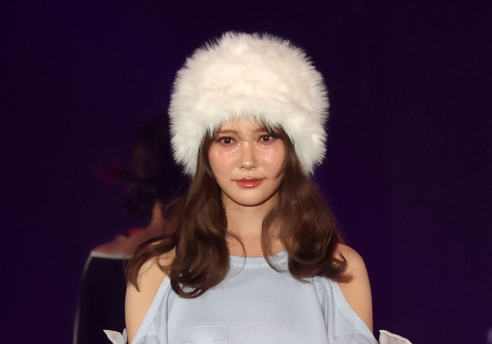 加藤史帆 「ROYAL PARTY」のMLB Special Collectionステージのトリ!スポーティなコーデでランウェイ【コーデ詳報・価格】