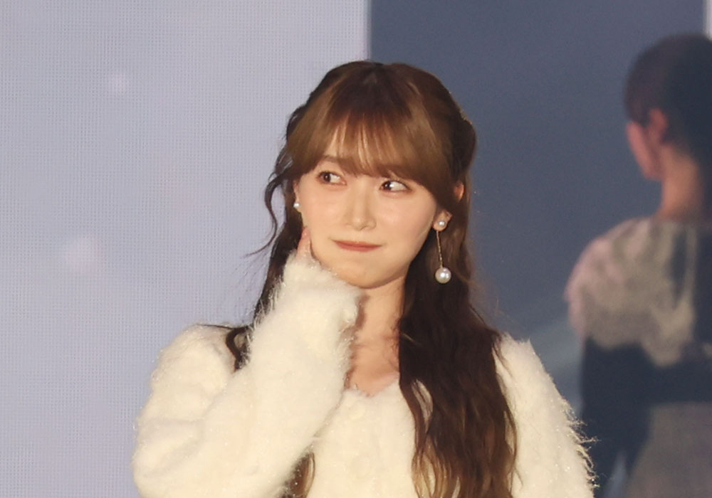 守屋麗奈、天真爛漫ランウェイ おとぼけ表情や満面の笑顔などどこをとっても“らしさ”全開【コーデ詳報・価格】