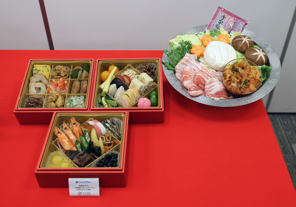 2026年ファミマのおせちは「贅沢派」から「コスパ派」まで過去最大35品ラインアップ！セットメニューがお得