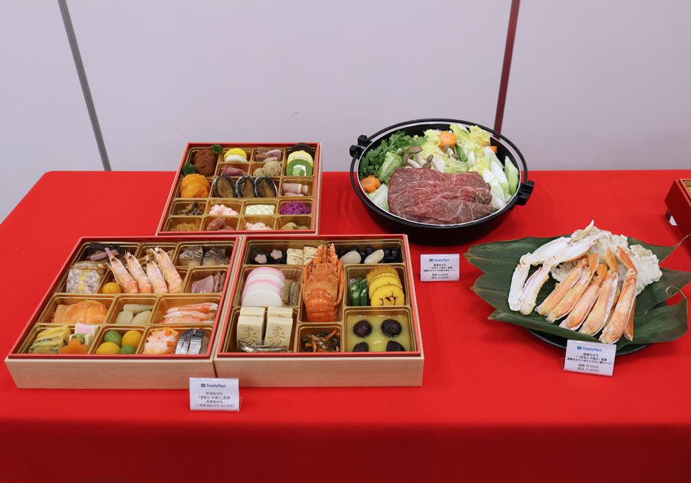 2026年ファミマのおせちは「贅沢派」から「コスパ派」まで過去最大35品ラインアップ！セットメニューがお得