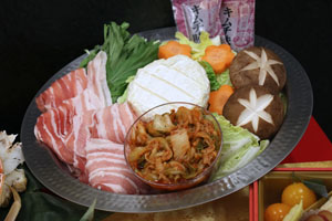 2026年ファミマのおせちは「贅沢派」から「コスパ派」まで過去最大35品ラインアップ！セットメニューがお得