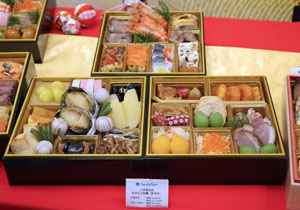 2026年ファミマのおせちは「贅沢派」から「コスパ派」まで過去最大35品ラインアップ！セットメニューがお得