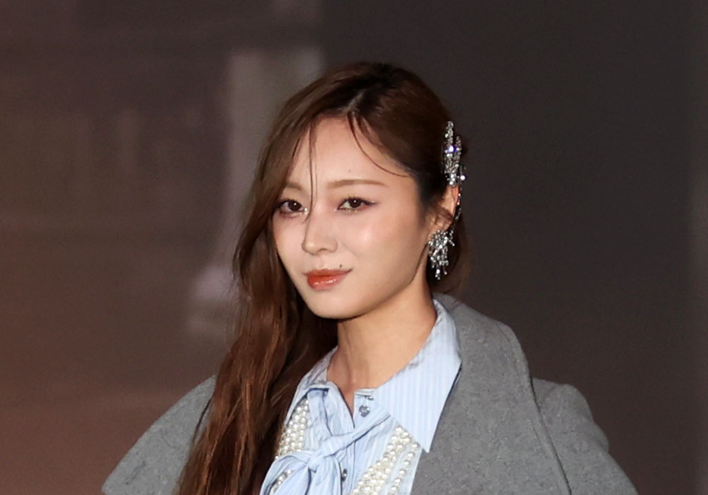 梅澤美波、身長170cmと乃木坂46メンバー1の長身と長い美脚際立つショートパンツにロングブーツ【コーデ詳報・価格】