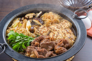 Snow Man・目黒蓮 すき焼きのこだわりの作り方、食べたくなるタイミングを語る!「目黒蓮さん流すき焼き」レシピも公開