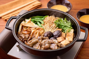 Snow Man・目黒蓮 すき焼きのこだわりの作り方、食べたくなるタイミングを語る!「目黒蓮さん流すき焼き」レシピも公開