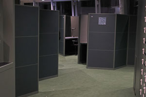 呼吸するクッションや短時間で深い休息体験を提供するアイマスクなど、“がんばらない時間”を提案する「ちょっと、ひといき展」