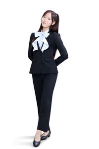 FRUITS ZIPPER」が「褒められスーツ」を身にまとい、ライブ配信感満載のリアルな“褒められボイス”をお届け