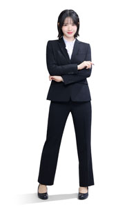 FRUITS ZIPPER」が「褒められスーツ」を身にまとい、ライブ配信感満載のリアルな“褒められボイス”をお届け