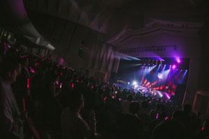 立花日菜、1stコンサート「LIVE IN HOLIC」のオフィシャルレポート!2026年2月にCS放送・TBSチャンネル1で独占放送