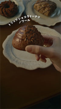 今田美桜 Mister Donut×GODIVA新商品を頬張り至福のとろけ顔!リフレッシュ方法や冬に行きたい場所を…