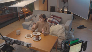 今田美桜 Mister Donut×GODIVA新商品を頬張り至福のとろけ顔!リフレッシュ方法や冬に行きたい場所を…