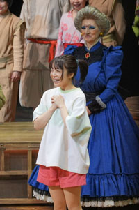 川栄李奈と上白石萌音、千尋役ダブルキャストの舞台『千と千尋の神隠し』ソウル公演開幕!カーテンコールとコメント到着