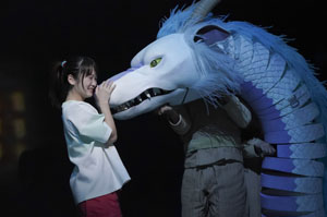 川栄李奈と上白石萌音、千尋役ダブルキャストの舞台『千と千尋の神隠し』ソウル公演開幕!カーテンコールとコメント到着