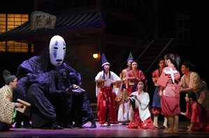 川栄李奈と上白石萌音、千尋役ダブルキャストの舞台『千と千尋の神隠し』ソウル公演開幕!カーテンコールとコメント到着