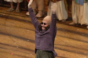 川栄李奈と上白石萌音、千尋役ダブルキャストの舞台『千と千尋の神隠し』ソウル公演開幕!カーテンコールとコメント到着