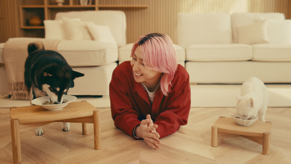 Snow Man・佐久間大介、嬉しいと尻尾のように足が動いてしまう“可愛いクセ”を告白！プライベートな猫様との生活や好みも…