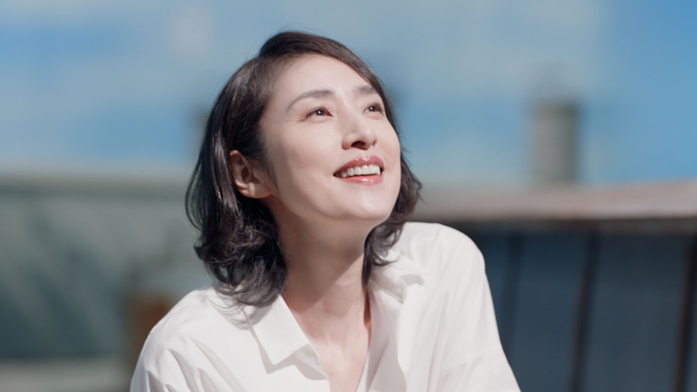 天海祐希、「宝塚退団の日の“愛された記憶”が新しい一歩を踏み出す自信になり、人生を支えた」!新天地で挑戦する人へメッセージ