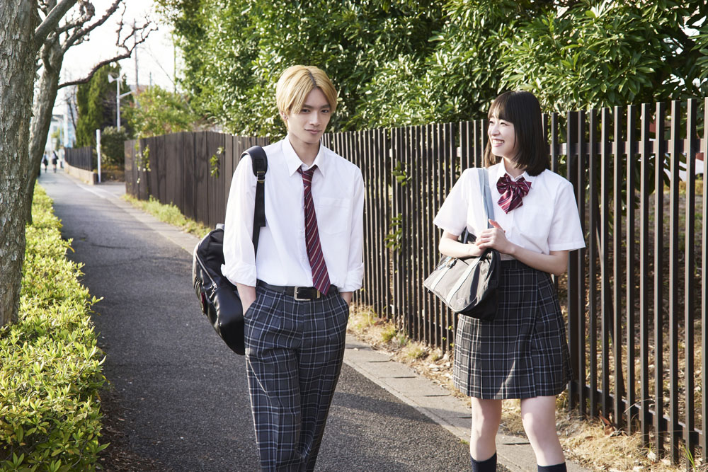 なにわ男子・高橋恭平、主演映画『山口くんはワルくない』コワモテ山口くんの“はにかみ笑顔”などギャップ炸裂の場面写真解禁
