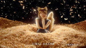 吉岡里帆、"どんぎつね"約4年ぶりに復活!黒ドレスで鰹節に溺れる!久々の耳に「自分の一部という感覚がありますね」