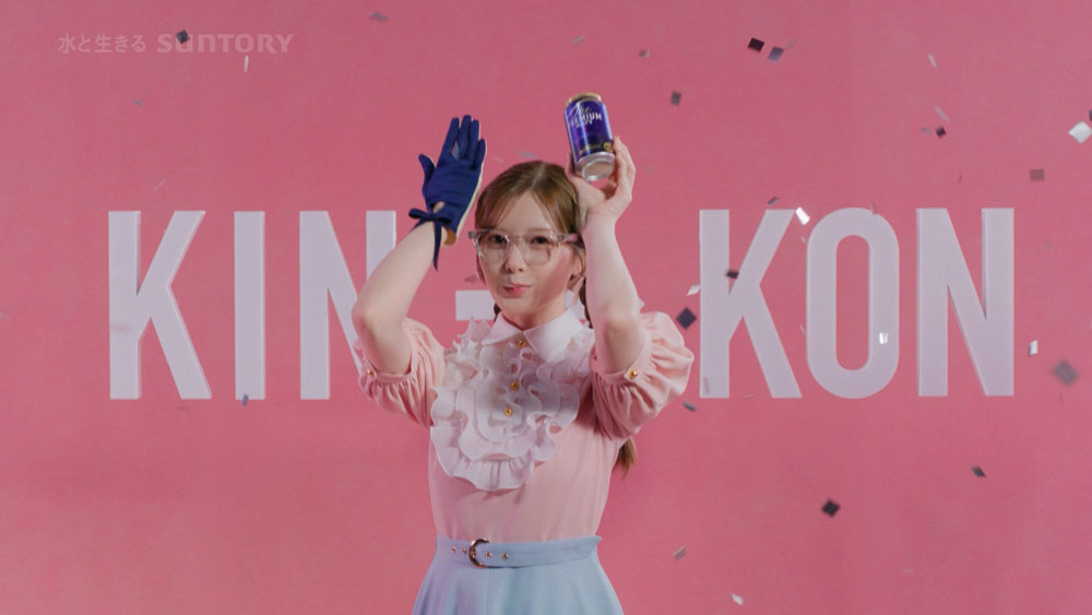 白石麻衣、アイドルになった“プレミアムなみぎわさん”役で6年ぶりのMV撮影! 「私にとってはすごく特別な日になりました」