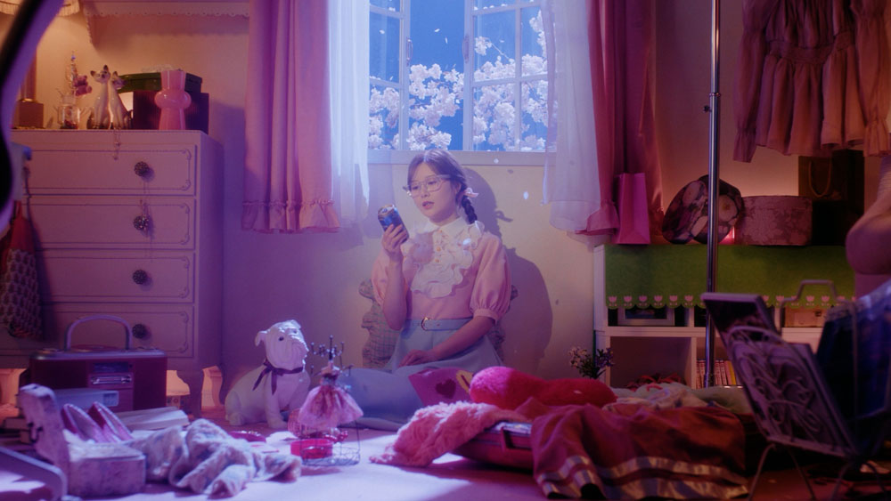 白石麻衣、アイドルになった“プレミアムなみぎわさん”役で6年ぶりのMV撮影! 「私にとってはすごく特別な日になりました」