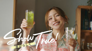 後藤真希、ホームパーティでお手製ドリンクを振る舞う「焼酎甲類」新テレビCM!インタビュー、メイキング動画