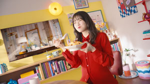 今田美桜、『本格炒め炒飯(R)』が「25年ずーっと売上No.1」を印象付けるため「ずーーーっと!」10秒以上の長セリフをひと息で