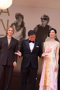《速報》日本人史上初の快挙!岡本多緒がヴィルジニー・エフィラとカンヌ国際映画祭女優賞W受賞!映画『急に具合が悪くなる』