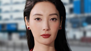 菜々緒、学生時代の思い出の街・池袋で、真紅のドレスをまとい圧巻のウォーキング!書道の見事な腕前にも注目