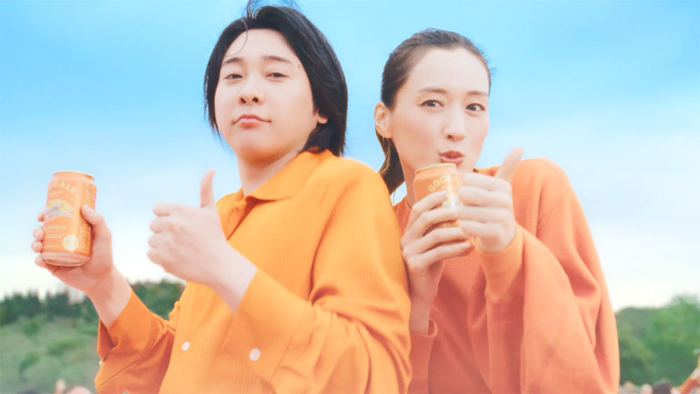 綾瀬はるか、浜辺美波、鈴木亮平、Mrs. GREEN APPLEの特別アレンジ楽曲にのせて総勢約500名のコーラス隊・楽器隊と乾杯