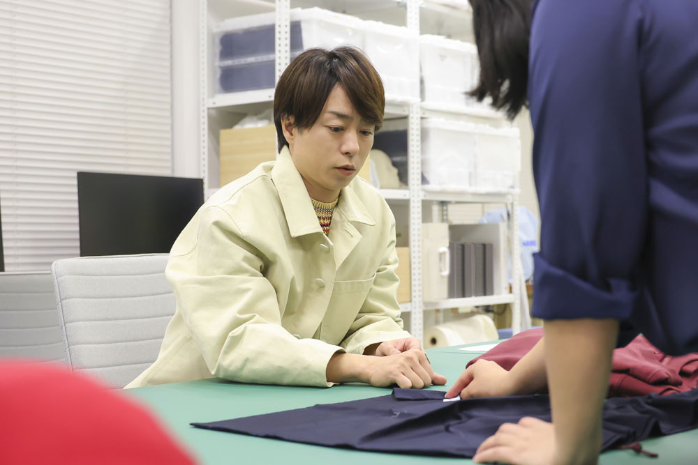 櫻井翔 BAKUNEとのコラボ商品発売！“翔”の文字に着想を得たモチーフデザインとメンバーカラーの赤など随所にこだわりが…