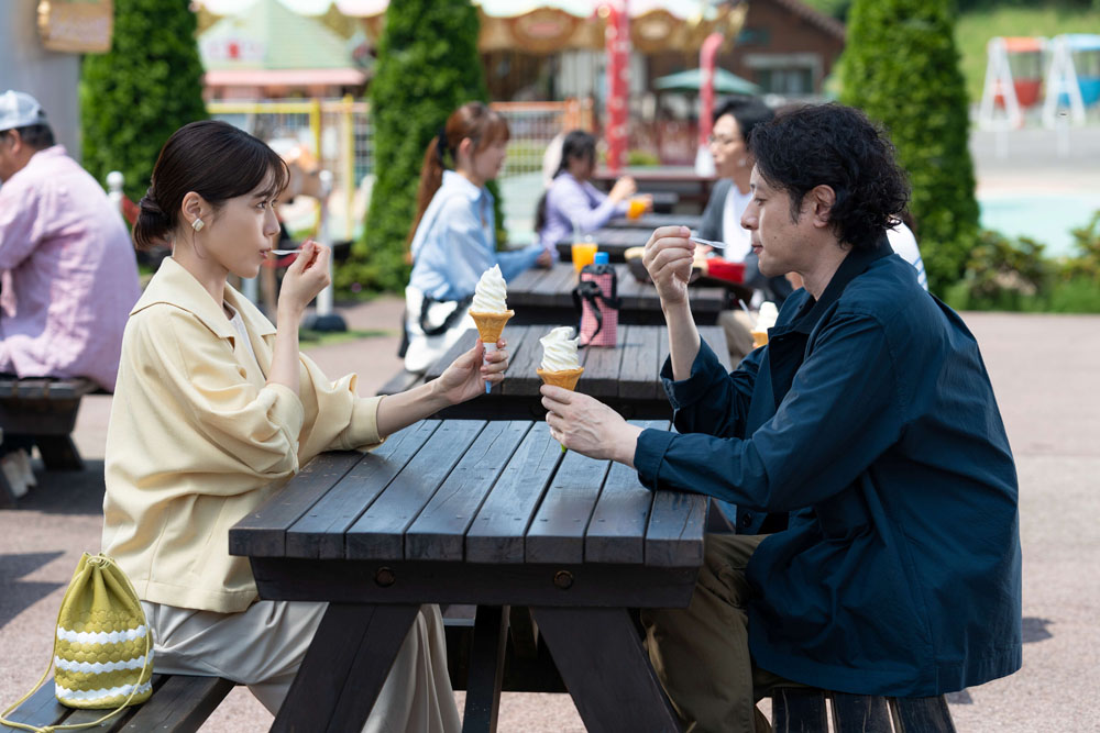 有村架純、オダギリジョー不倫6年。倦怠期を迎えた2人の<運命の出会いから絶頂期>シーン写真4点 映画『さとこはいつも』
