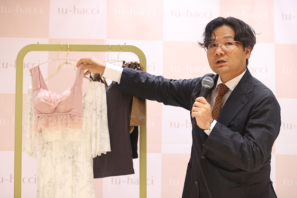 朝比奈彩 産後の客に第2子出産の自身重ね「お気持ちが分かる」!tu-hacci 1日店長就任7