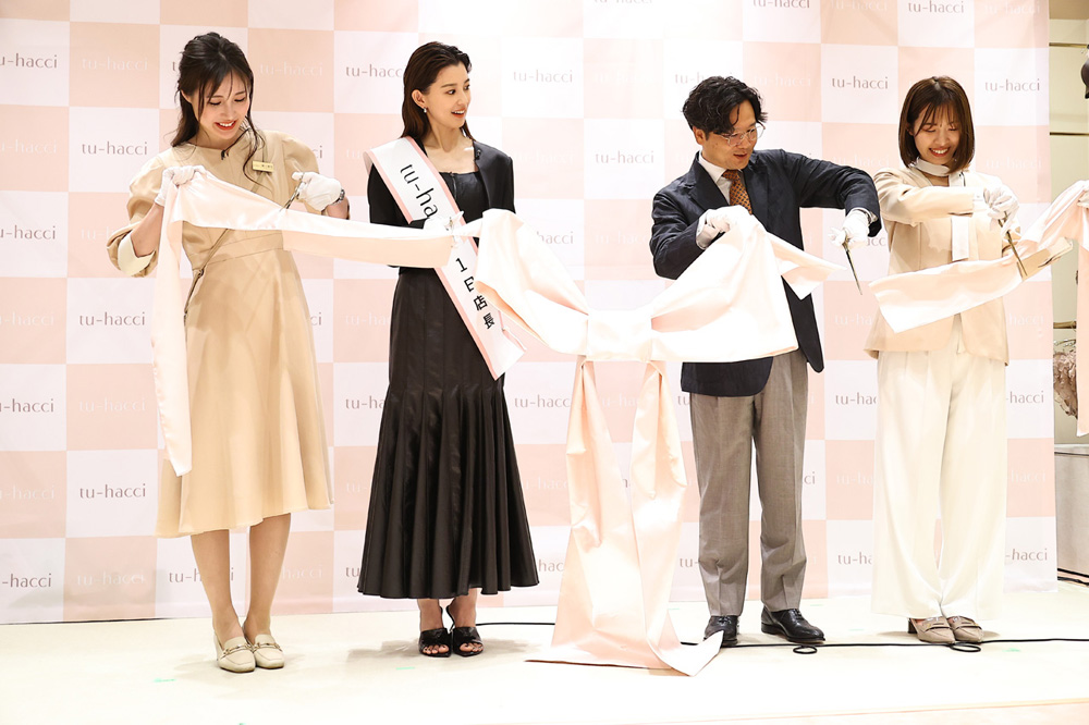 朝比奈彩 産後の客に第2子出産の自身重ね「お気持ちが分かる」!tu-hacci 1日店長就任2