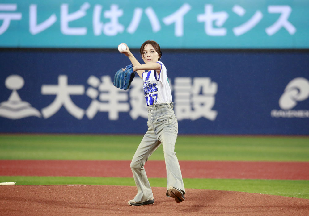 相川七瀬、始球式に登板も2年連続ノーバン投球ならず！“相川七瀬軍団”で挑んだガチリレーバトルでは「diana」に惜敗