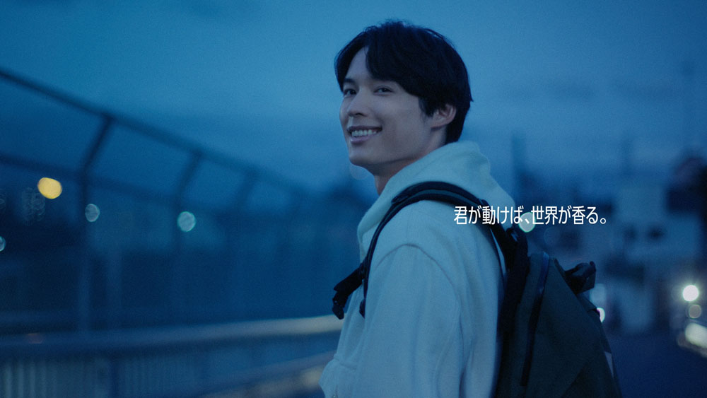 松村北斗、アンニュイな寝起き姿や、友人と無邪気にはしゃぐ可愛らしい姿も!「自分の日常」に戻るためにしていることは…